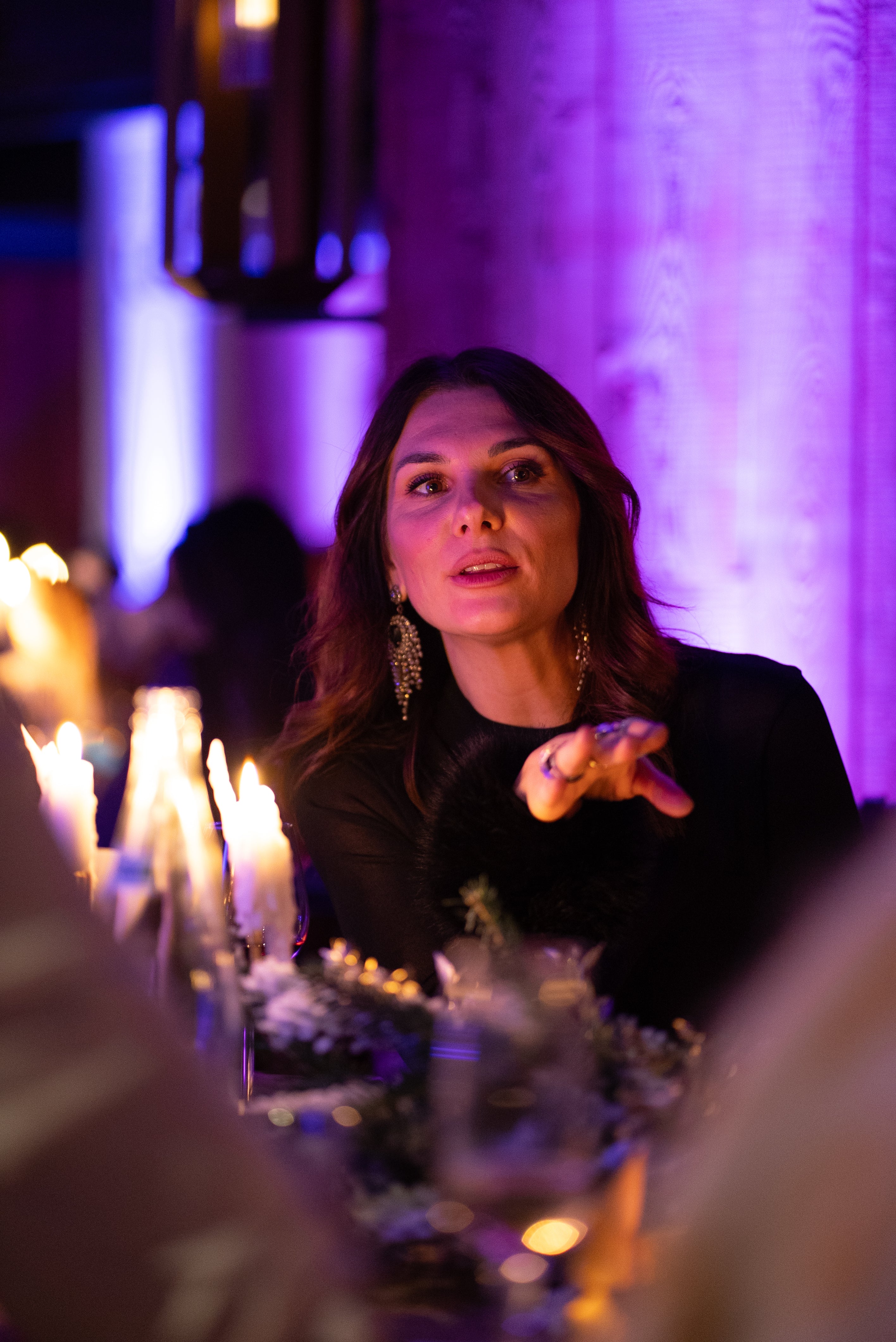 Alice Detollenaere attablée lors du Grand Dîner à Courchevel