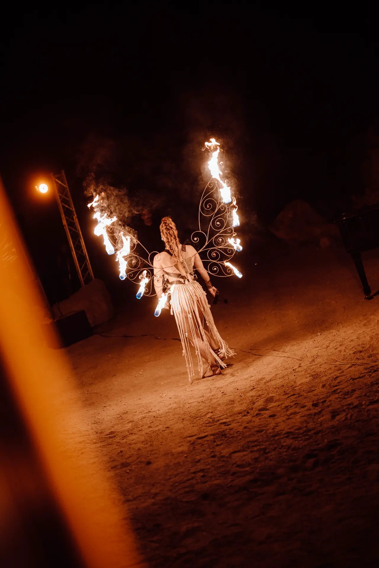 Notre cracheuse de feu en pleine performance