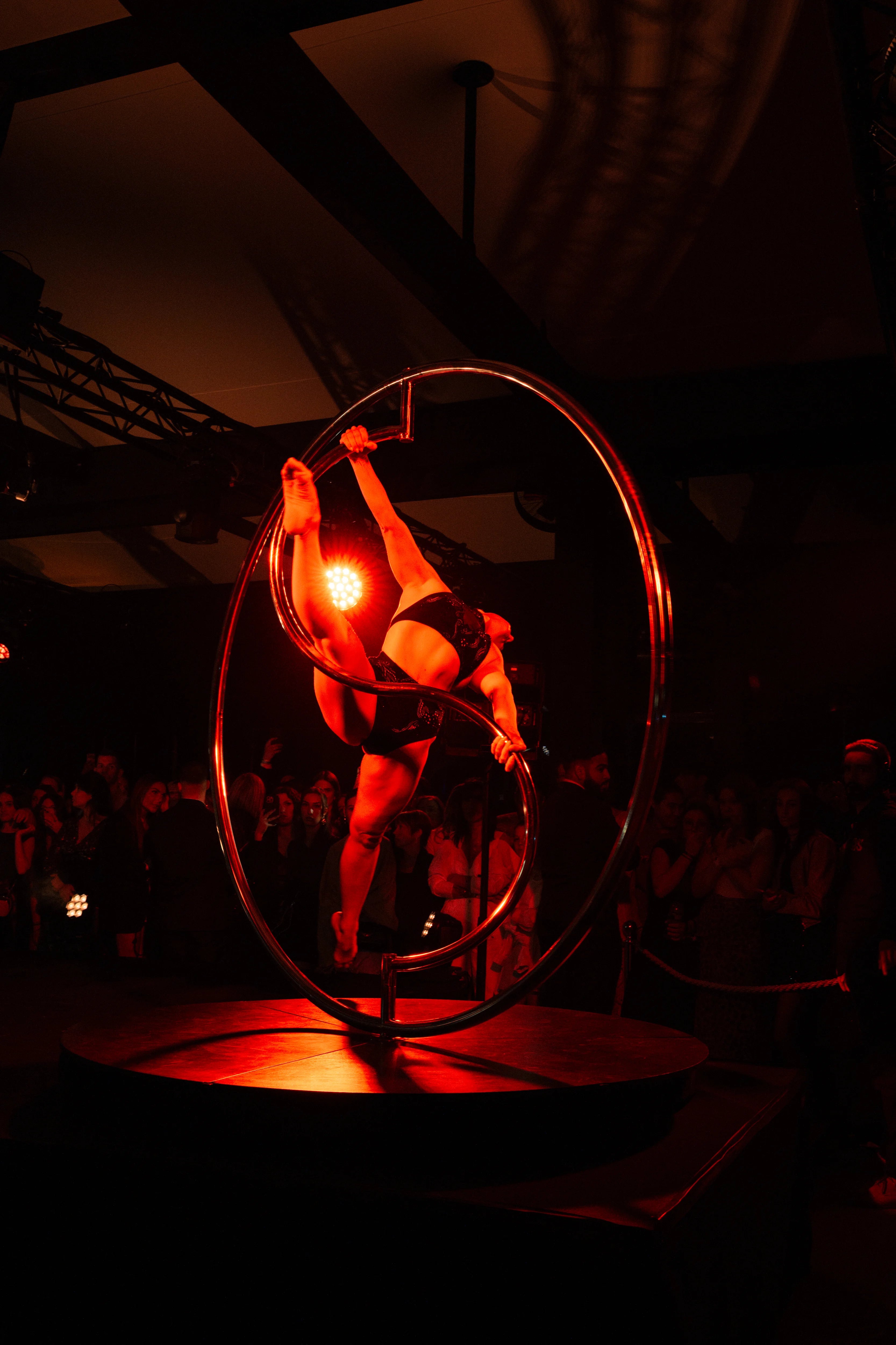 Performance acrobatique lors du Grand Dîner au Carlton