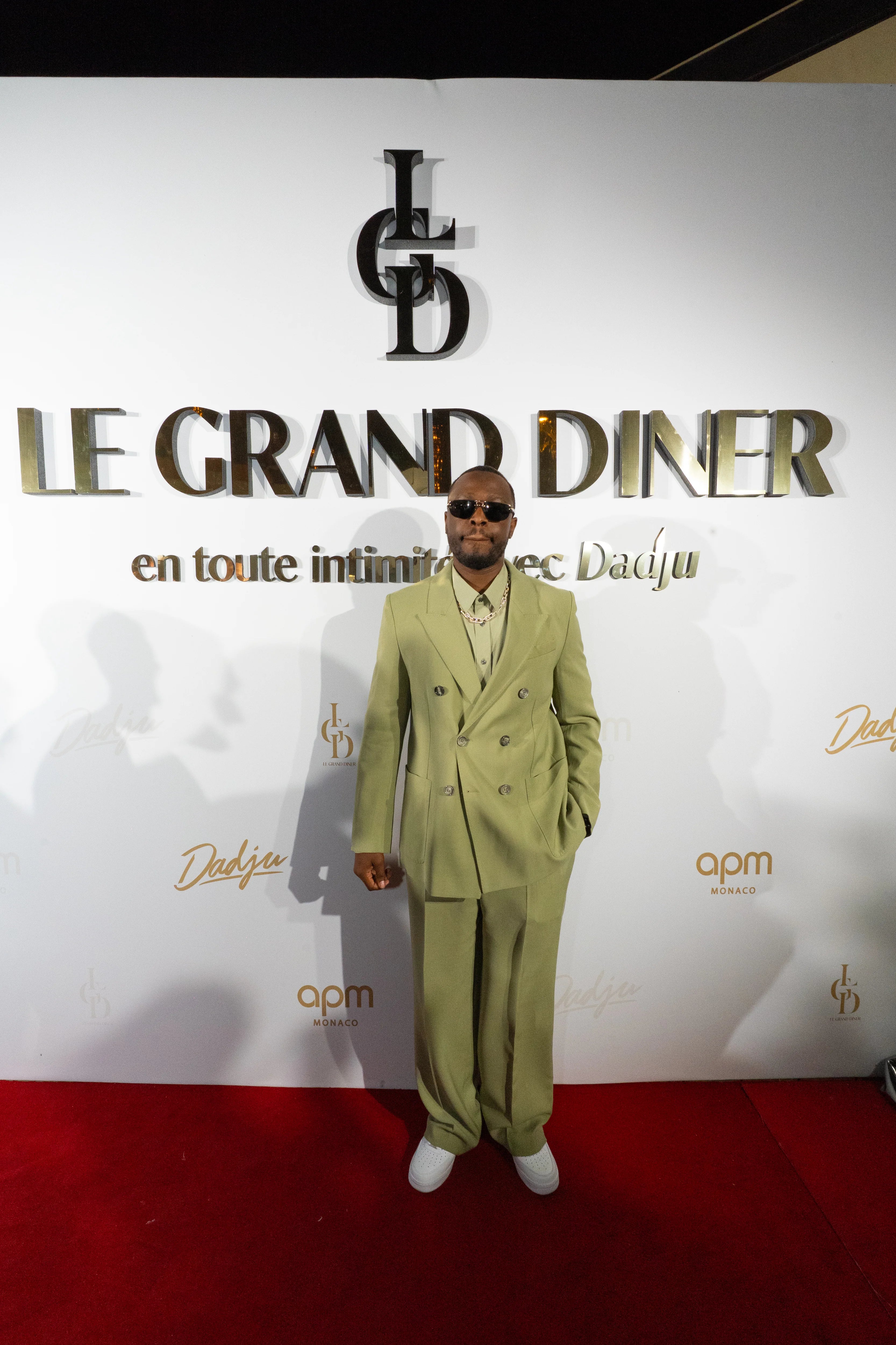 Dadju devant le photocall du Grand Dîner