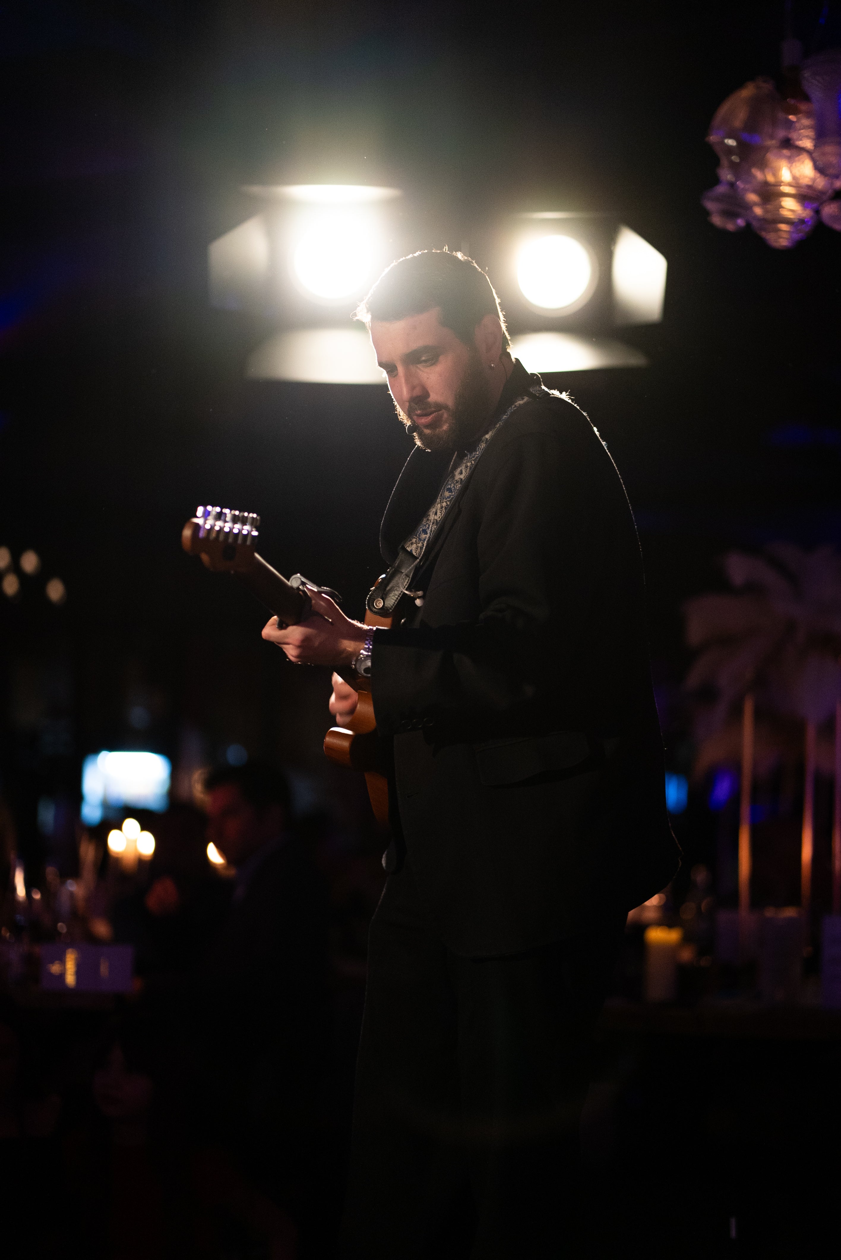 Performance de notre guitariste et chanteur, Eyal.