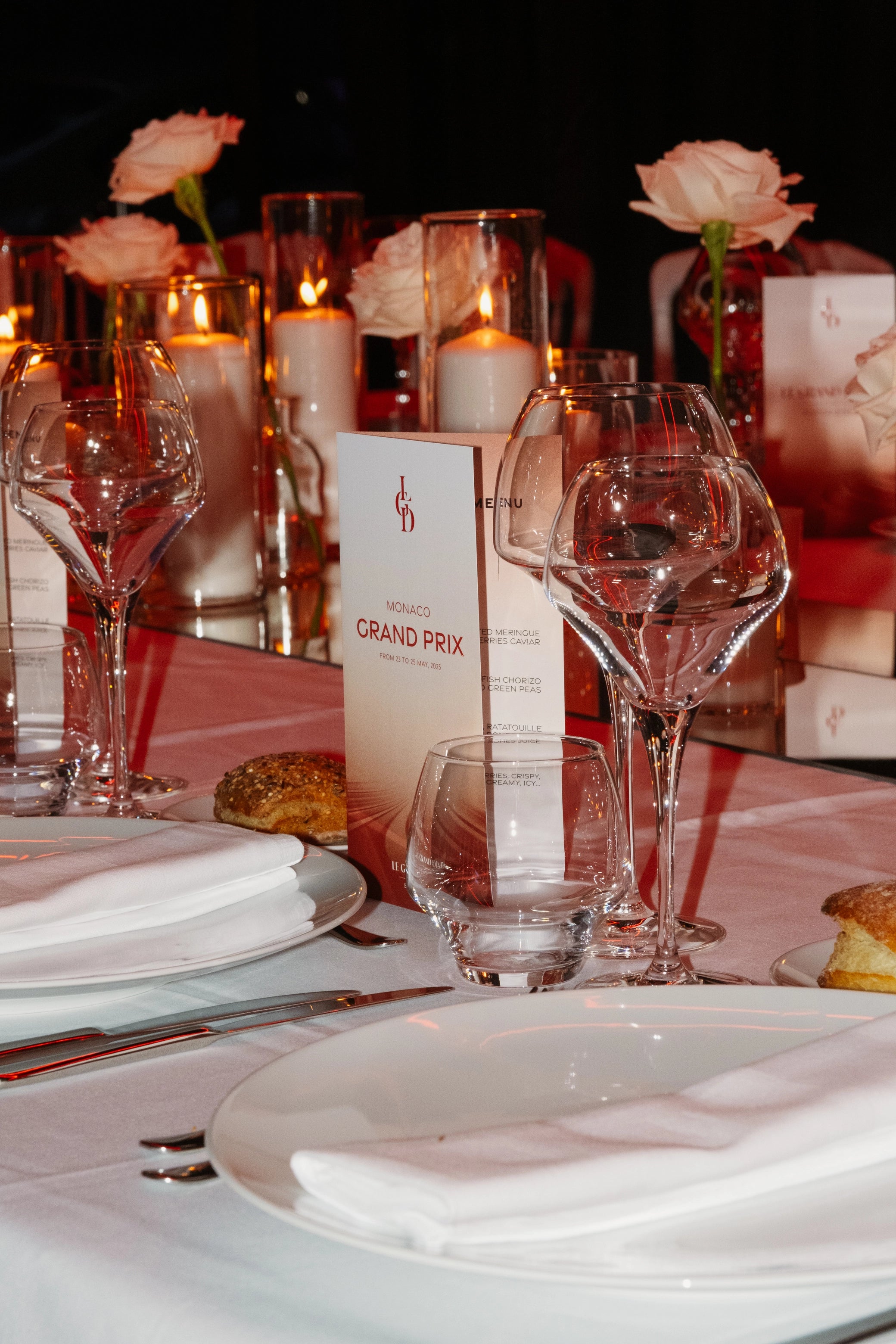 Menu du Grand Dîner du Grand Prix de Monaco, disposé sur la table.