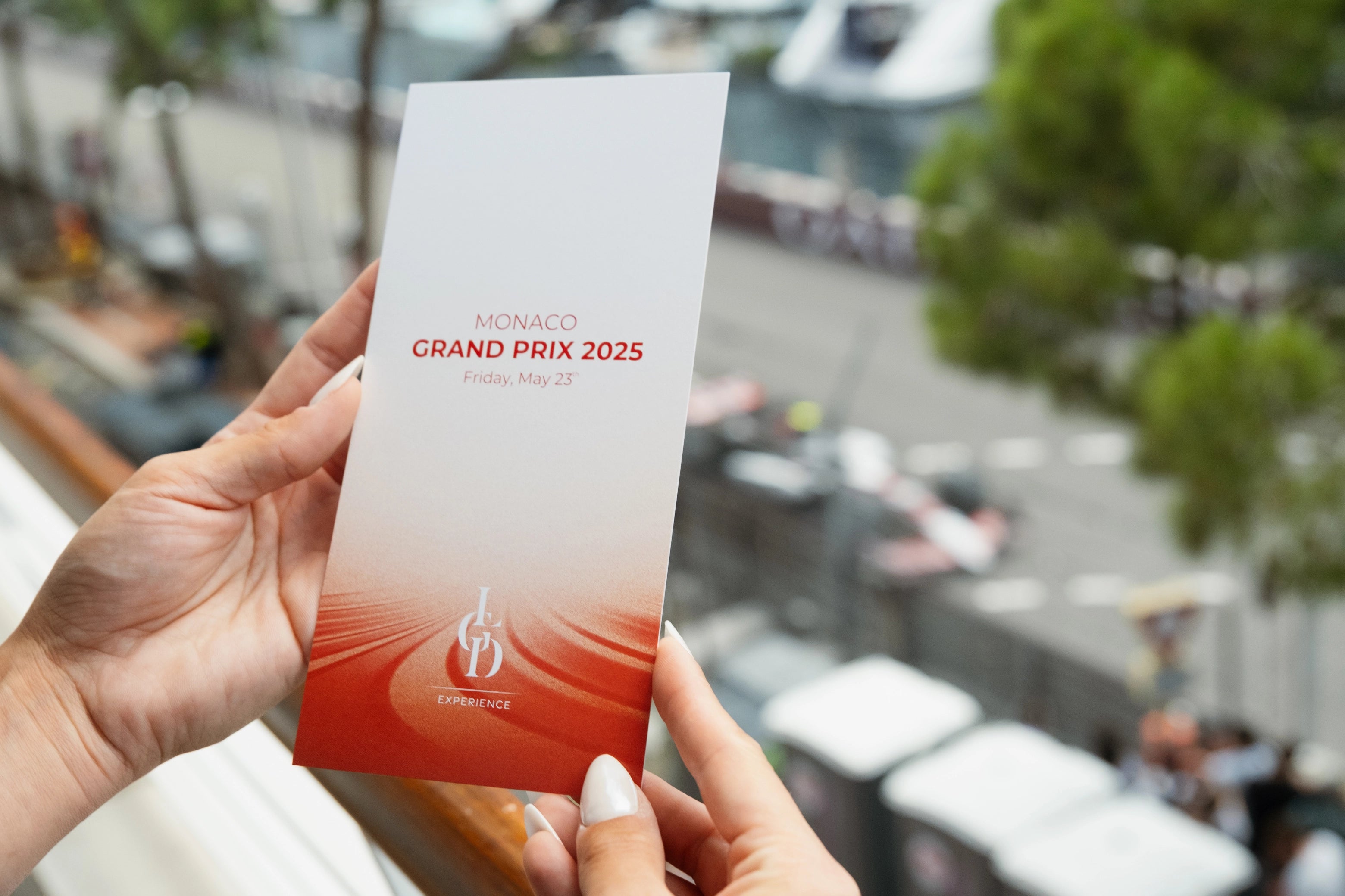 Menu des loges, le circuit en fond