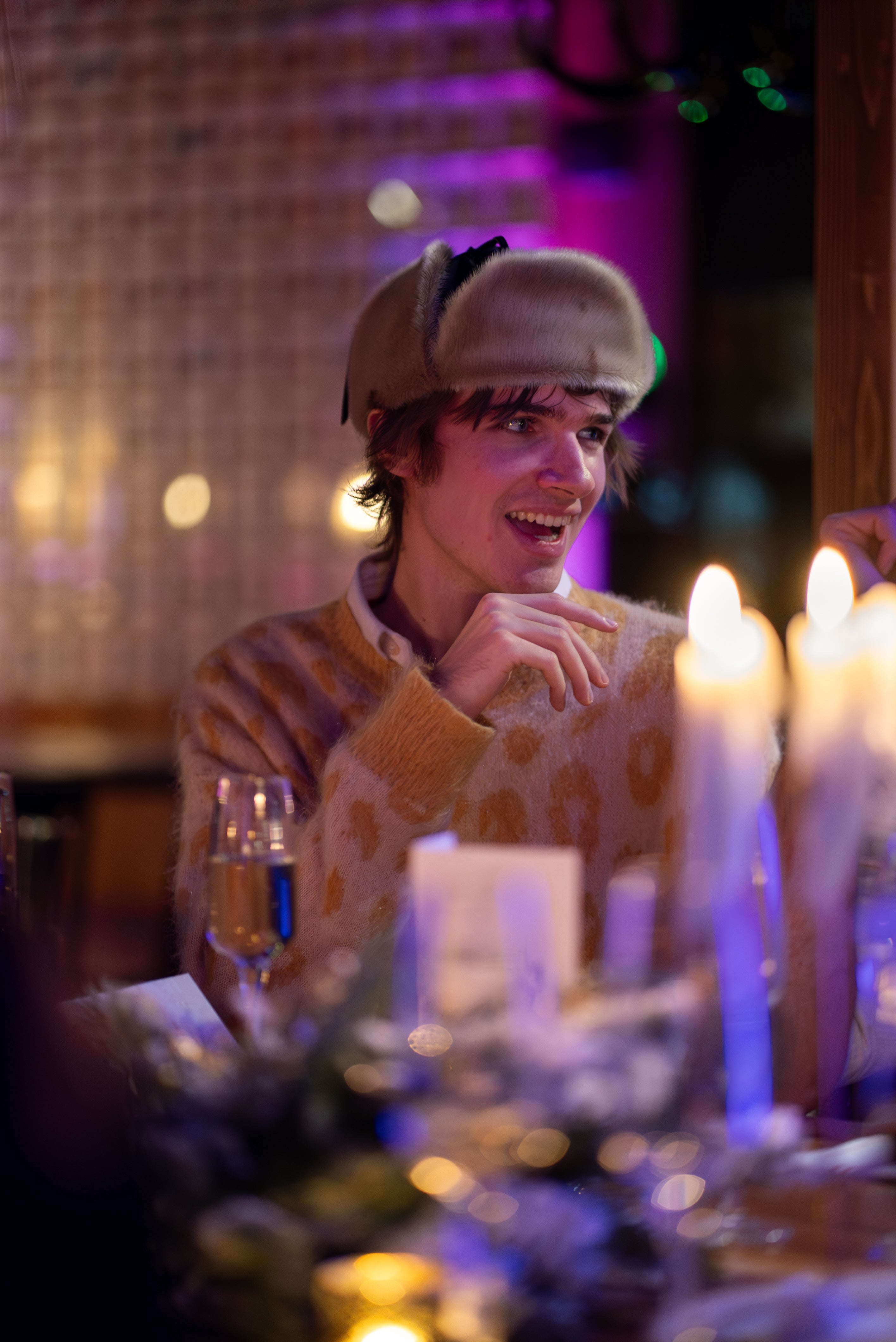 Pierre de Maere installé à la table du Grand Dîner à Courchevel