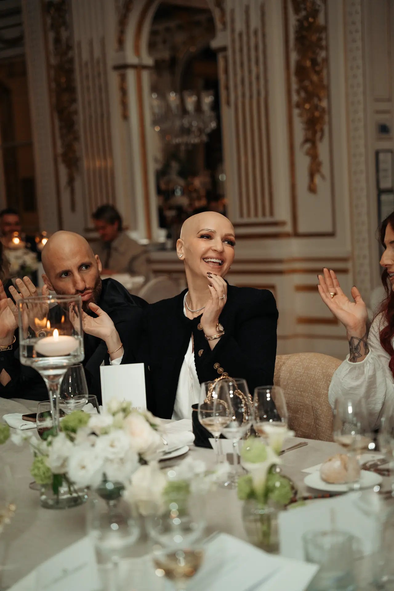 Disruptive Beauté attablée pendant la cérémonie des Trophées Madame 2026