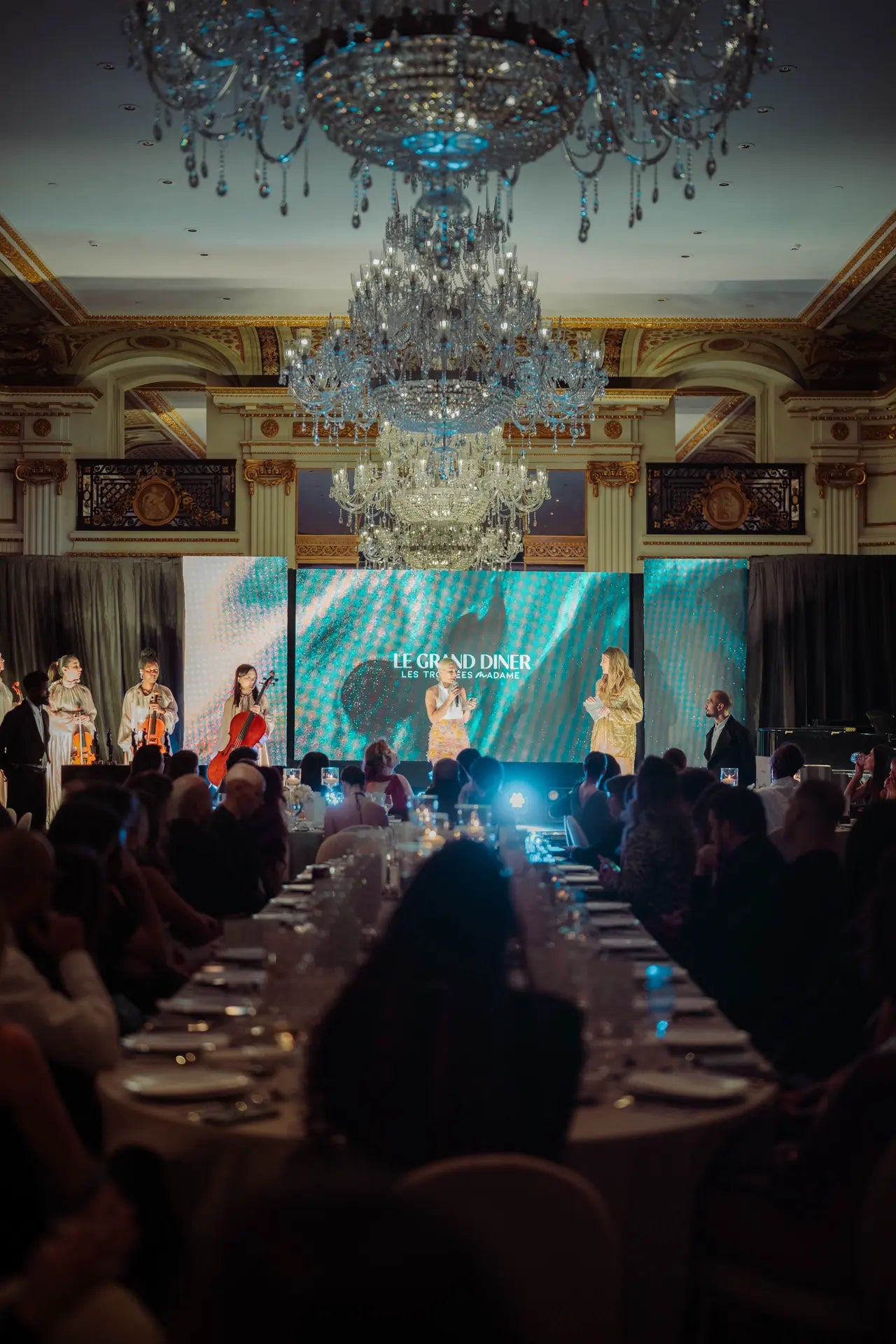 Laetitia Mendes fait un discours pendant la cérémonie des Trophées Madame 2026